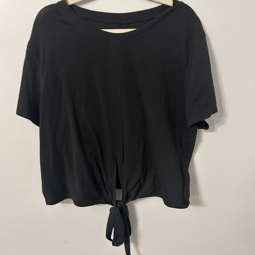 Size 4, Lululemon CroppedElegant Black Tie-Front Athletic Women's Tee